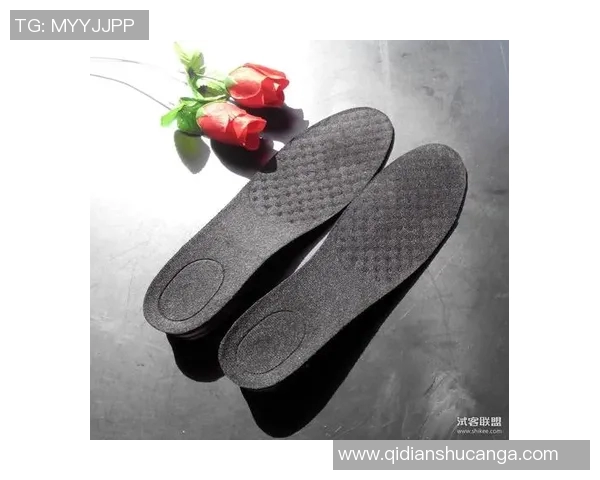 足球明星亲自制作个性化鞋垫视频揭秘运动员的独特风格与舒适体验